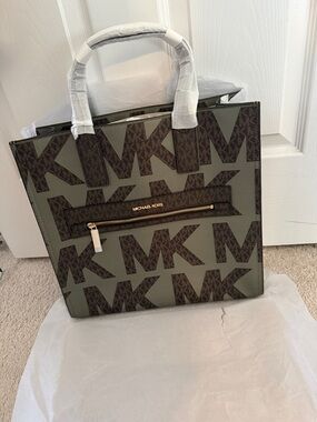 Brand new Large Michael Kors Olive & Brown MK Signature Tote